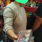 Pakai Trik Baru, Peredaran Rokok Martil Ilegal di Saumlaki Kini Sembunyi-Sembunyi di Bawah Meja Kios Screenshot_2026-08-23-19-40-35-37_7352322957d4404136654ef4adb64504